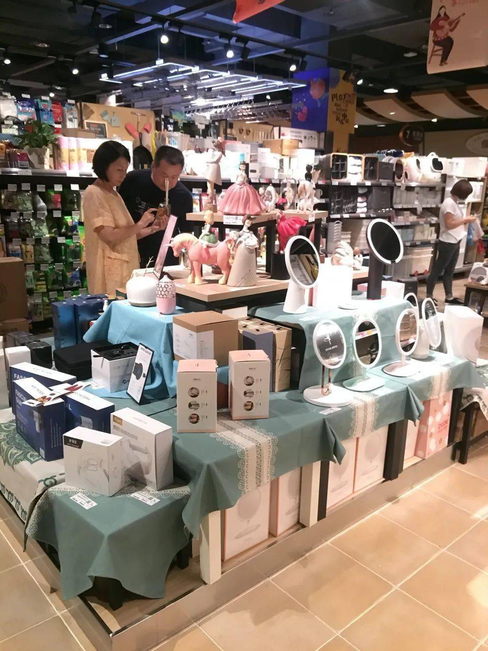 匠心獨運，美學呈現——胖東來九月化妝品陳列藝術賞析